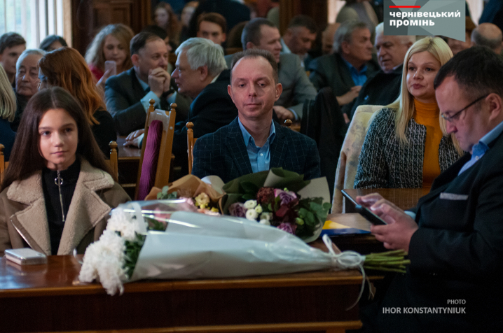 У Червоній залі ЧНУ чернівчанам презентували книгу з унікальними кресленнями та світлинами Резиденції митрополитів Буковини і Далмації У Червоній залі ЧНУ чернівчанам презентували книгу з унікальними кресленнями та світлинами Резиденції митрополитів Буковини і Далмації