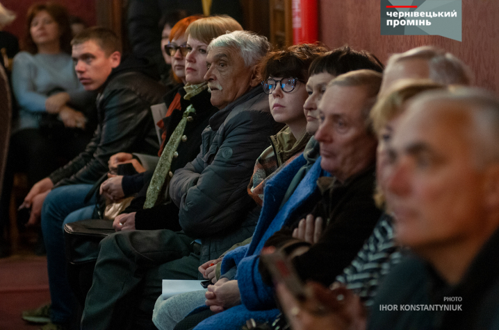 У Червоній залі ЧНУ чернівчанам презентували книгу з унікальними кресленнями та світлинами Резиденції митрополитів Буковини і Далмації У Червоній залі ЧНУ чернівчанам презентували книгу з унікальними кресленнями та світлинами Резиденції митрополитів Буковини і Далмації