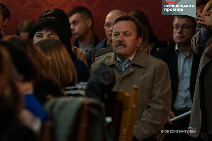 У Червоній залі ЧНУ чернівчанам презентували книгу з унікальними кресленнями та світлинами Резиденції митрополитів Буковини і Далмації У Червоній залі ЧНУ чернівчанам презентували книгу з унікальними кресленнями та світлинами Резиденції митрополитів Буковини і Далмації