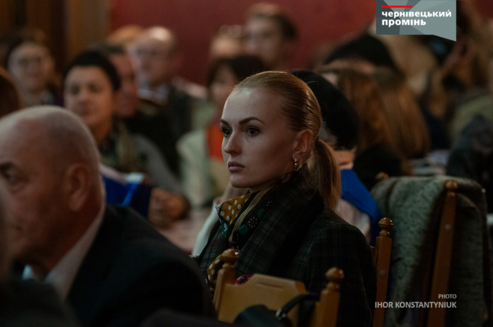 У Червоній залі ЧНУ чернівчанам презентували книгу з унікальними кресленнями та світлинами Резиденції митрополитів Буковини і Далмації У Червоній залі ЧНУ чернівчанам презентували книгу з унікальними кресленнями та світлинами Резиденції митрополитів Буковини і Далмації