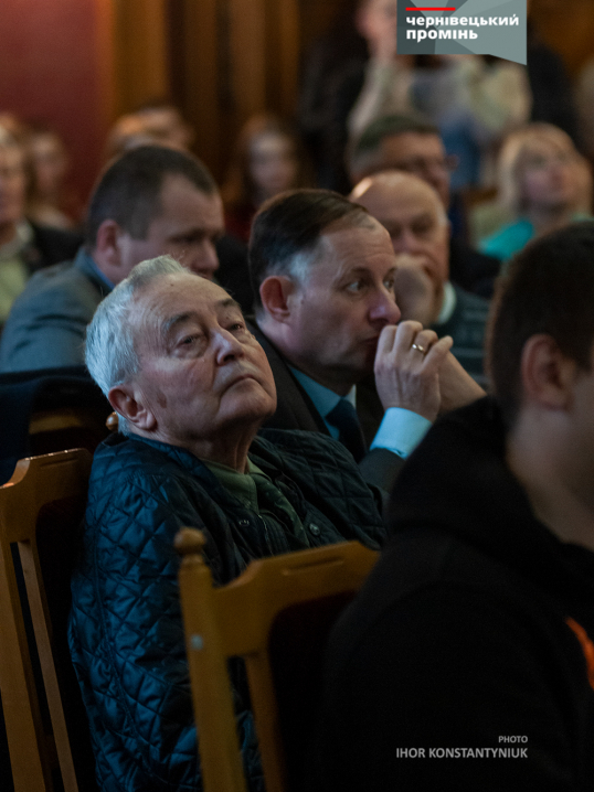 У Червоній залі ЧНУ чернівчанам презентували книгу з унікальними кресленнями та світлинами Резиденції митрополитів Буковини і Далмації У Червоній залі ЧНУ чернівчанам презентували книгу з унікальними кресленнями та світлинами Резиденції митрополитів Буковини і Далмації