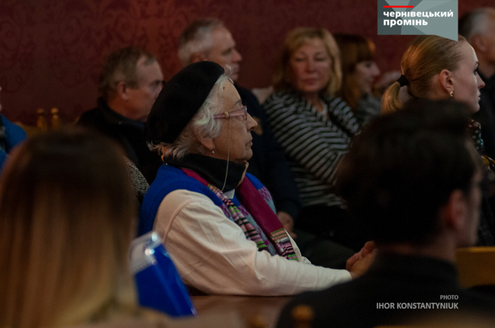 У Червоній залі ЧНУ чернівчанам презентували книгу з унікальними кресленнями та світлинами Резиденції митрополитів Буковини і Далмації У Червоній залі ЧНУ чернівчанам презентували книгу з унікальними кресленнями та світлинами Резиденції митрополитів Буковини і Далмації