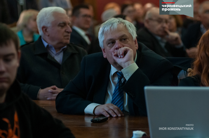 У Червоній залі ЧНУ чернівчанам презентували книгу з унікальними кресленнями та світлинами Резиденції митрополитів Буковини і Далмації У Червоній залі ЧНУ чернівчанам презентували книгу з унікальними кресленнями та світлинами Резиденції митрополитів Буковини і Далмації