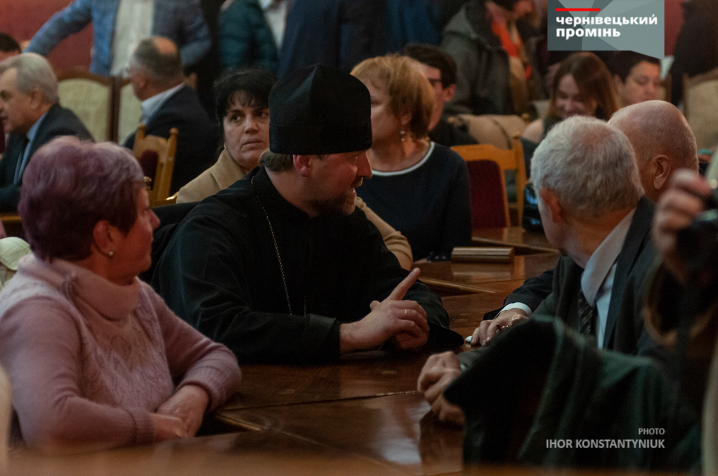 У Червоній залі ЧНУ чернівчанам презентували книгу з унікальними кресленнями та світлинами Резиденції митрополитів Буковини і Далмації У Червоній залі ЧНУ чернівчанам презентували книгу з унікальними кресленнями та світлинами Резиденції митрополитів Буковини і Далмації