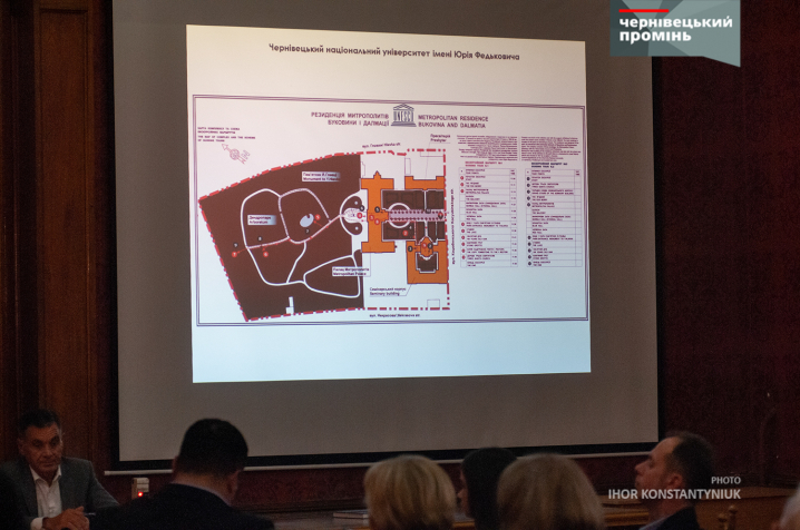 У Червоній залі ЧНУ чернівчанам презентували книгу з унікальними кресленнями та світлинами Резиденції митрополитів Буковини і Далмації У Червоній залі ЧНУ чернівчанам презентували книгу з унікальними кресленнями та світлинами Резиденції митрополитів Буковини і Далмації