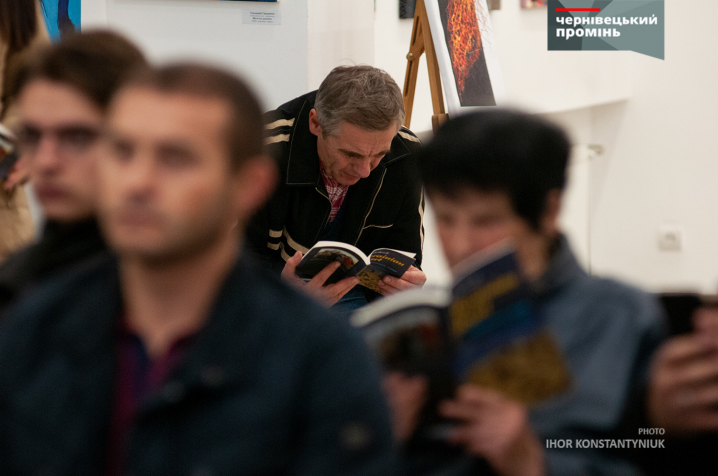 У Чернівцях презентували книжку американського поета «Українське серце», присвячену Революції гідності