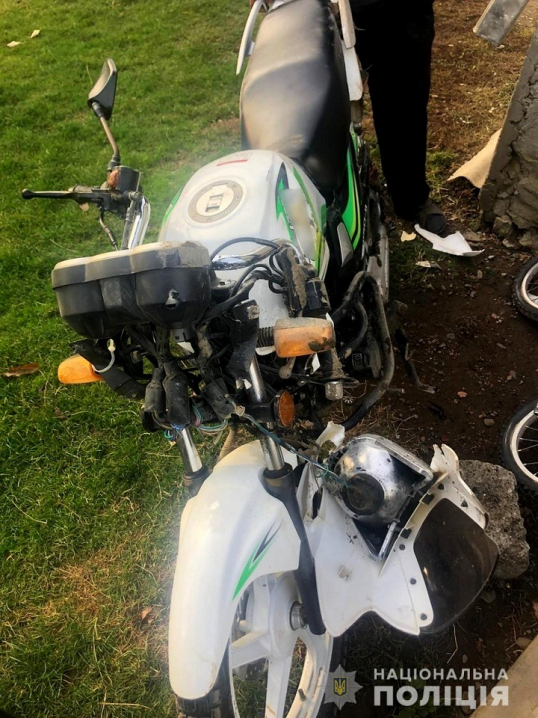 На Герцаївщині 14-річний мотоцикліст зіткнувся з легковиком