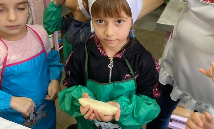У Новодністровську  вихованці дитячого садка самостійно готували смаколики Захисникам України