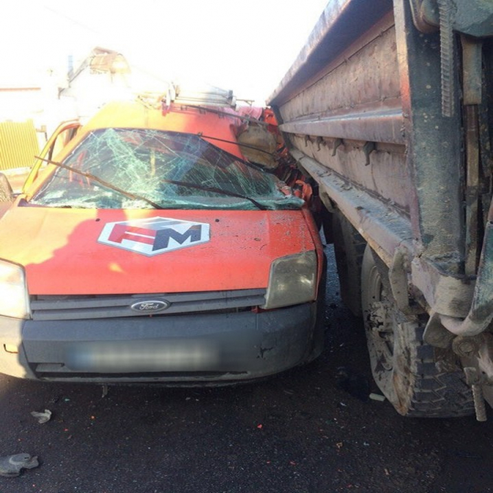 На Винниченка легковик в’їхав у вантажівку. Є потерпілі