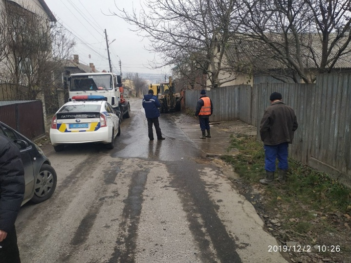 Через витік води вулицю Запорізьку перекрили