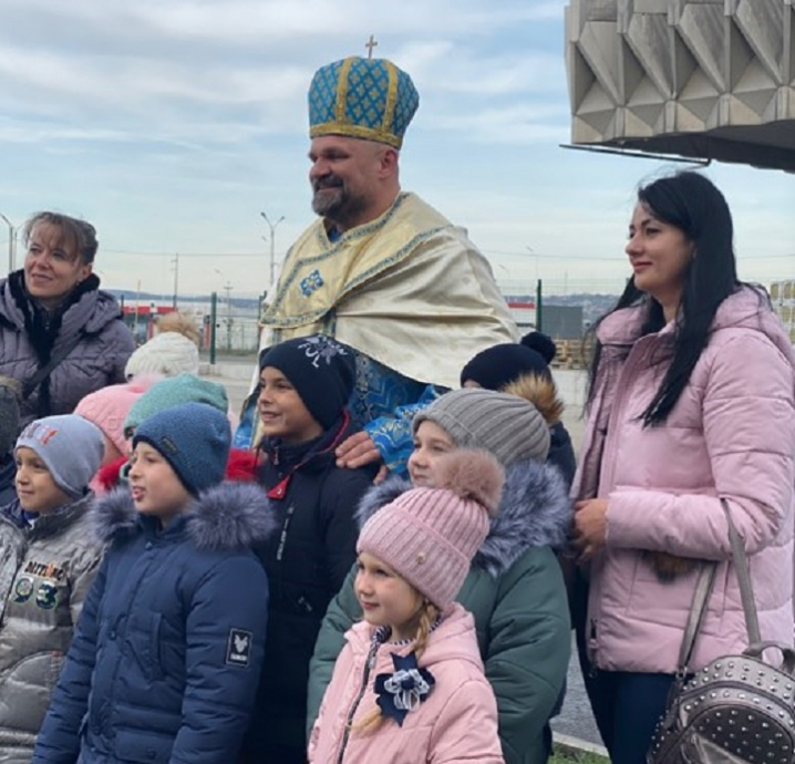 Василь Вірастюк у ролі Святого Миколая відвідав буковинських прикордонників