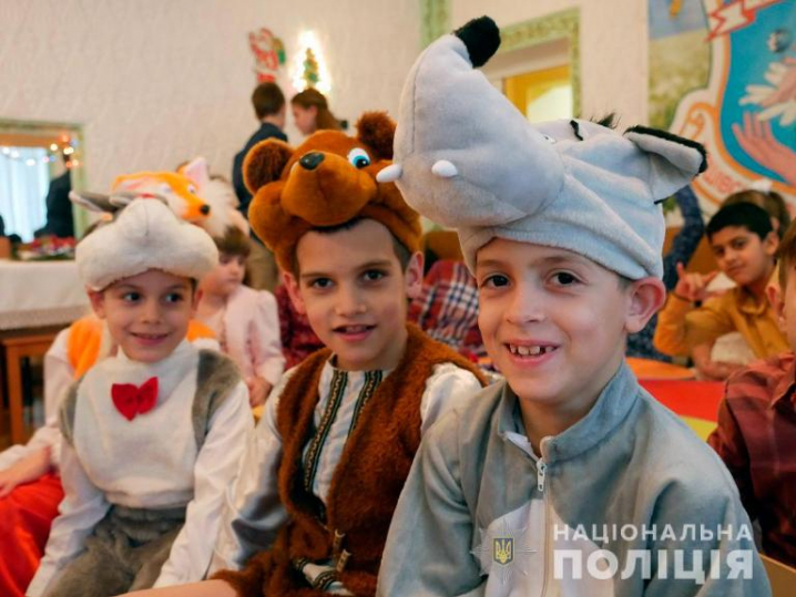 Правоохоронці Буковини привітали з Днем Святого Миколая вихованців Оршівського дитячого будинку