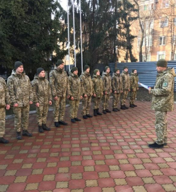 Буковинські прикордонники змагалися у підтягуванні на перекладині
