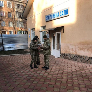 Буковинські прикордонники змагалися у підтягуванні на перекладині