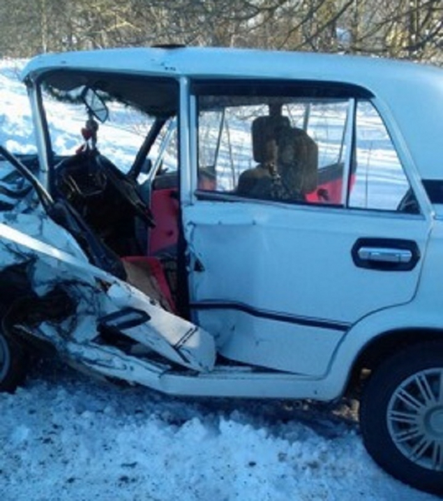 Потрійна ДТП неподалік Сторожинця: один автомобіль вигорів ущент