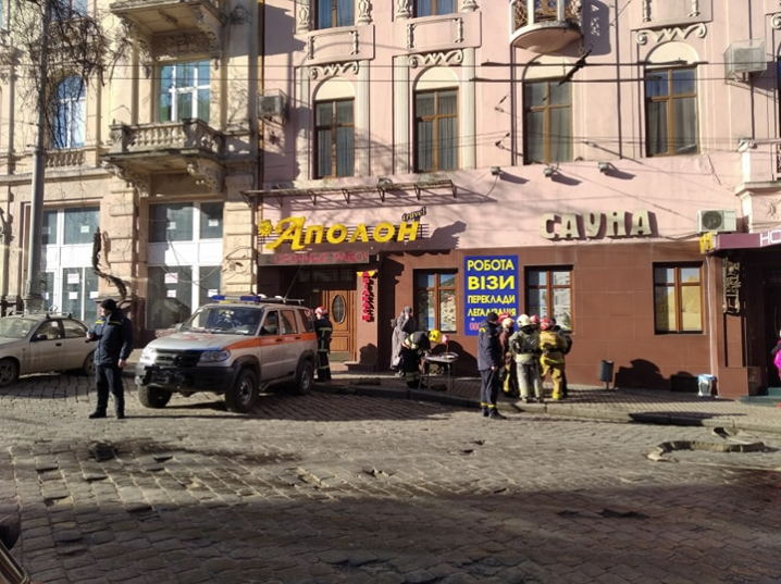 Поліція перекрила вулицю Головну біля міської ради