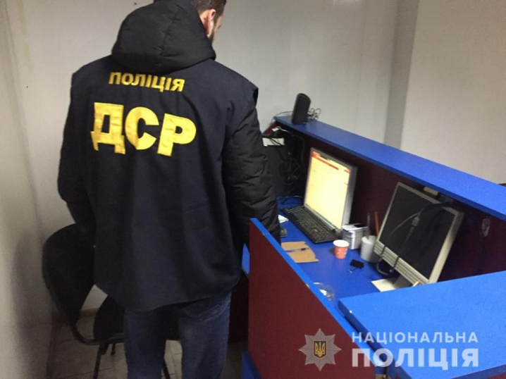 Поліція закрила гральний заклад на Новоселиччині
