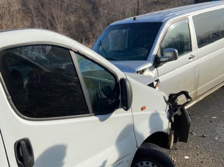 Сім’я з Чернівців потрапила в аварію дорогою до Буковеля Сім’я з Чернівців потрапила в аварію дорогою до Буковеля