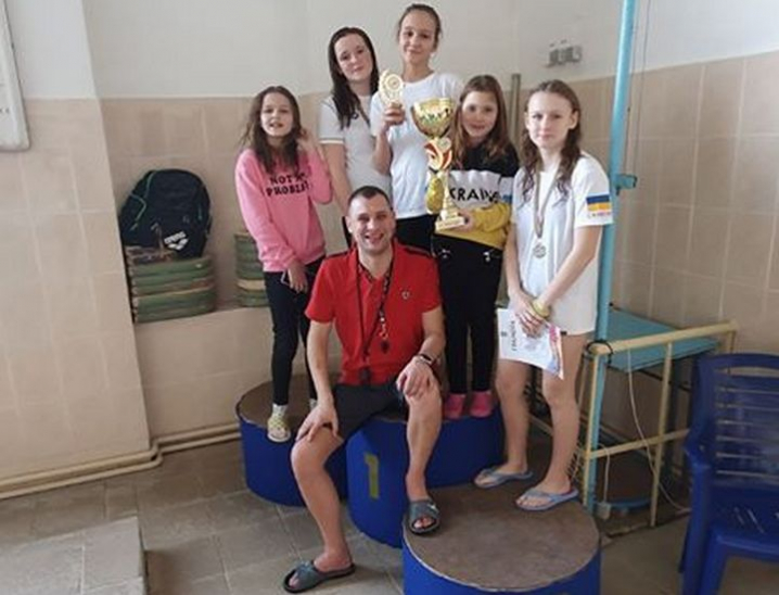 Чернівецькі плавці здобули 14 медалей на турнірі в Івано-Франківську