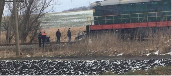 На Буковині потяг протаранив автівку На Буковині потяг протаранив автівку