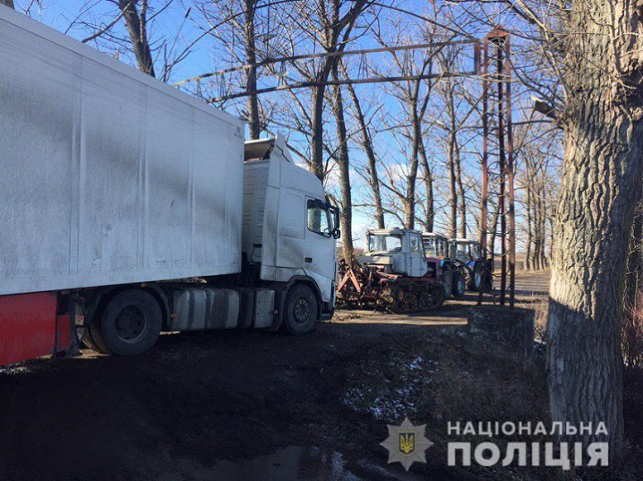 З’їхав у кювет: поліціянти допомогли водію-іноземцю