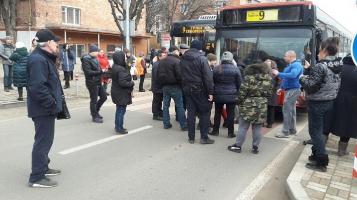 Чернівчани перекрили проспект Незалежності