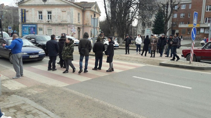 Чернівчани перекрили проспект Незалежності