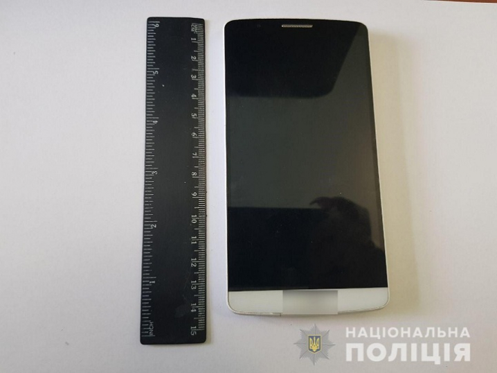 Вкрав 13 смартфонів: у Чернівцях викрили юного крадія