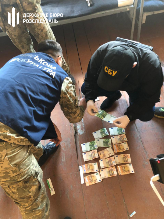На Буковині затримали прикордонника на отриманні чергового хабара у сумі 1000 євро