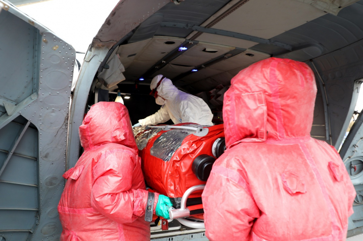 Людей, що, можливо, хворі на коронавірус будуть транспортувати на спеціальному санітарному гелікоптері