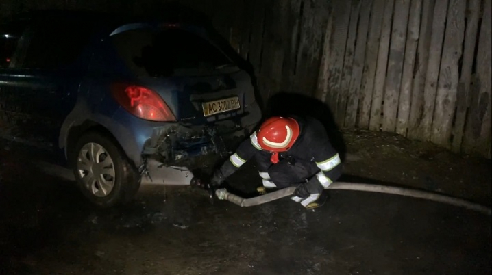 У Чернівцях горіли 2 автомобілі