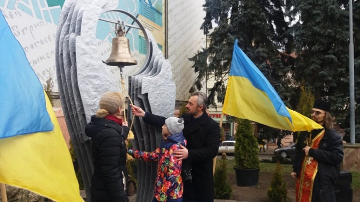 У Чернівцях урочисто вшанували пам'ять Вадима Сапеску