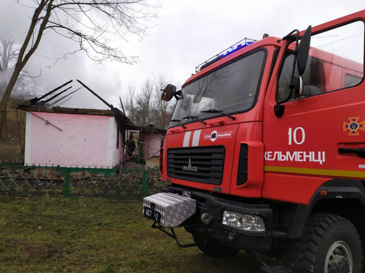 З’явилися подробиці загибелі трьох дітей у пожежі, що сталась на Кельменеччині