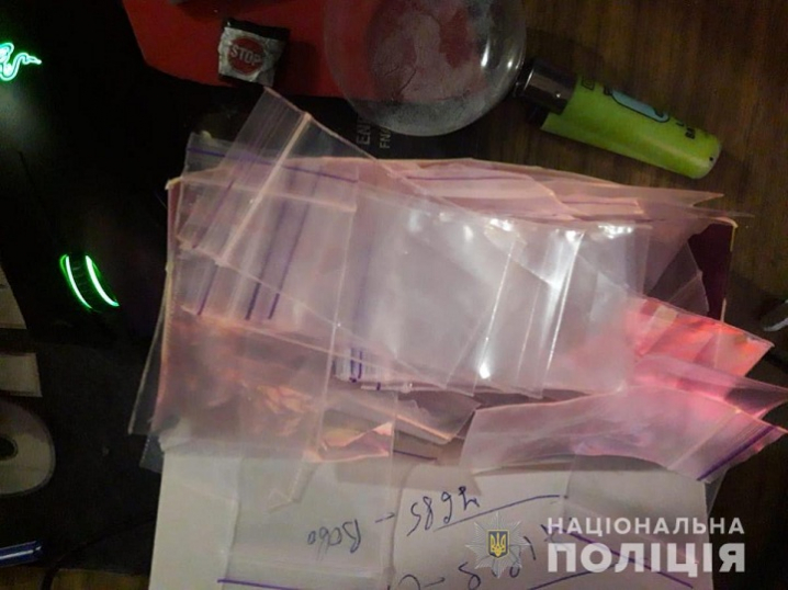 На Буковині перекрили канал продажу наркотиків через Інтернет  