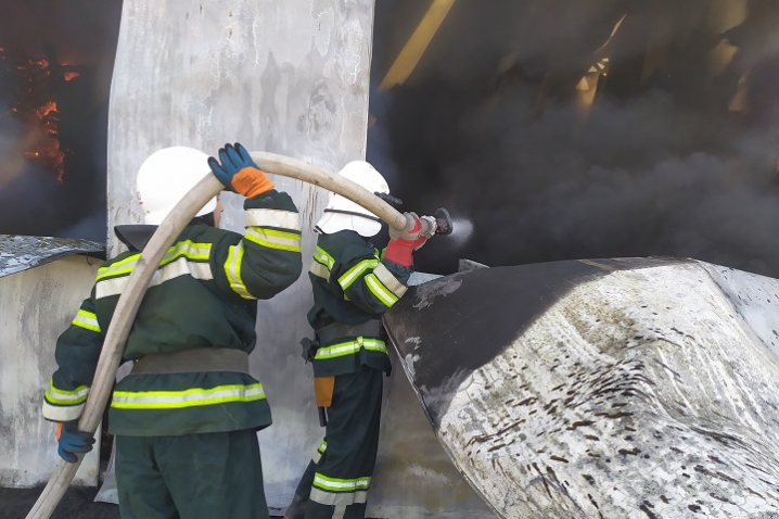 На Кельменеччині в господарській будівлі виникла пожежа