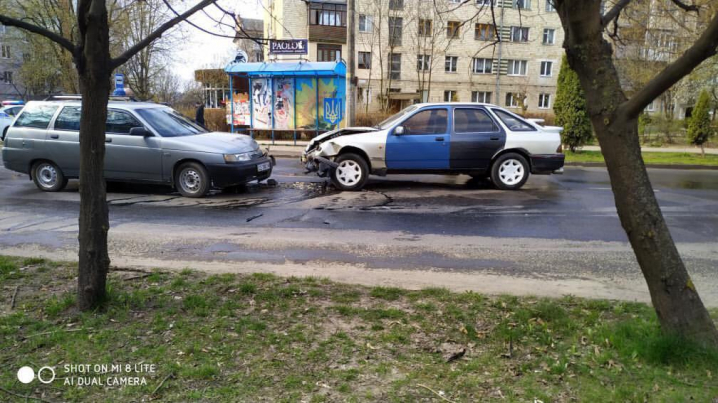 ДТП у Чернівцях: зіткнулися два автомобіля