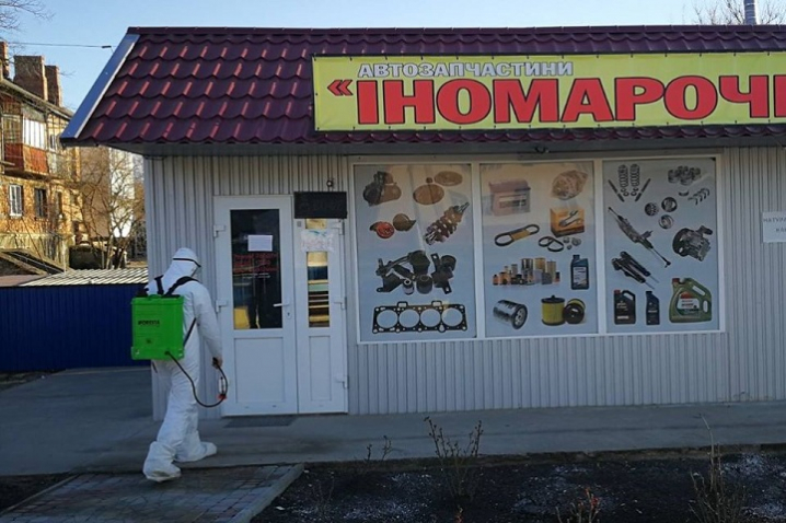 На Буковині рятувальники кожного дня дезінфікують вулиці На Буковині рятувальники кожного дня дезінфікують вулиці