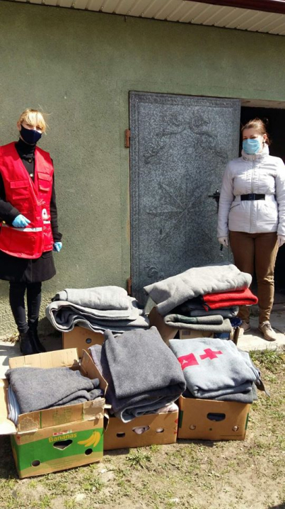 До Сторожинецької лікарні волонтери Червого хреста передали апарт ШВЛ та гуманітарну допомогу 