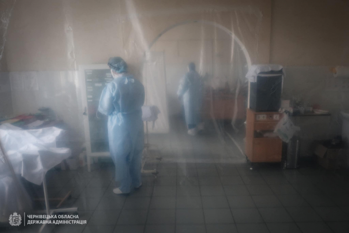 «Тут у нас минають дні і ночі», - медсестра розповіла про роботу реанімації у Глибоці