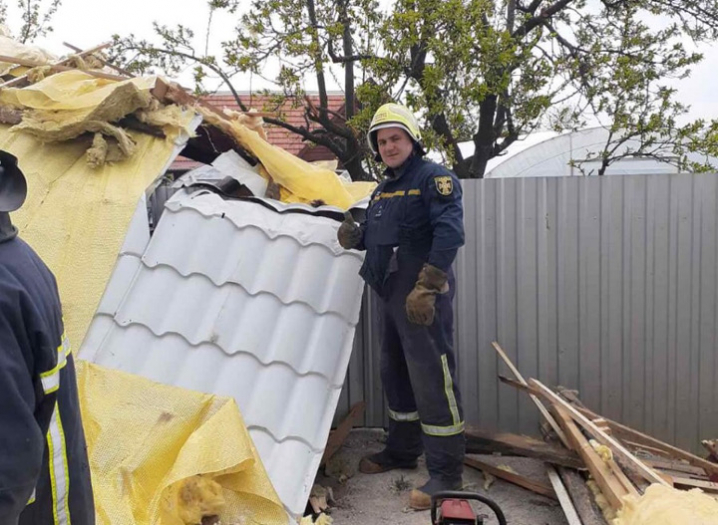 На Сокирянщині через стихію із будинків зняло дахи 