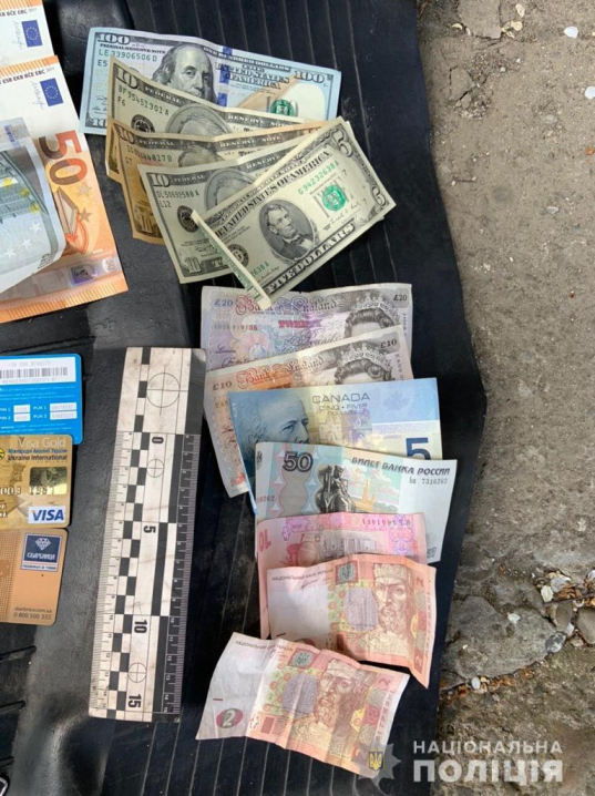 У Чернівцях поліцейські затримали квартирних злодіїв-іноземців