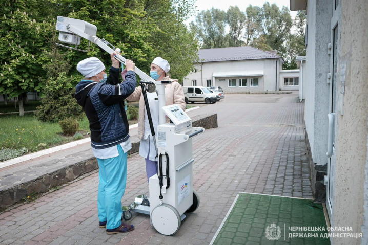 Посольство Австрії в Україні передало Чернівецькій обласній дитячій лікарні мобільний рентген-апарат