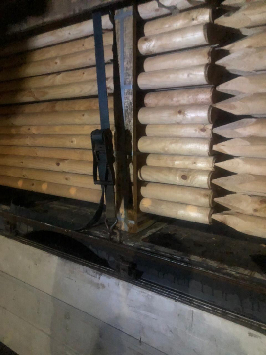 Буковинські митники вилучили деревину вартістю понад 200 тисяч гривень