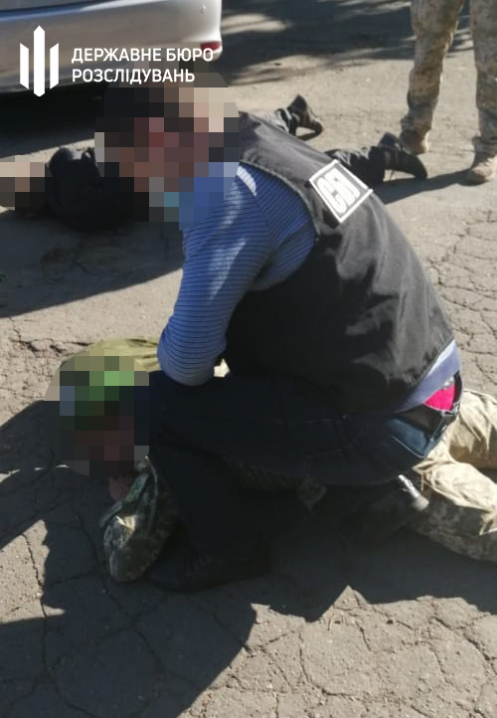 У центрі Чернівців затримали прикордонника, який вимагав хабар за контрабанду