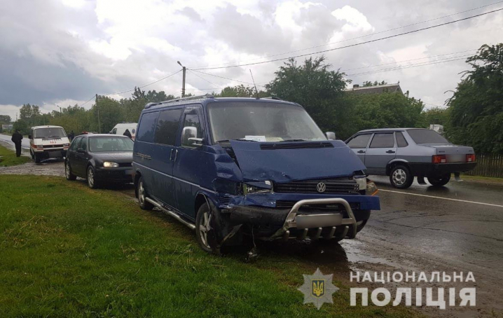 Аварія на Герцаївщині: через зіткнення автівок постраждала жінка