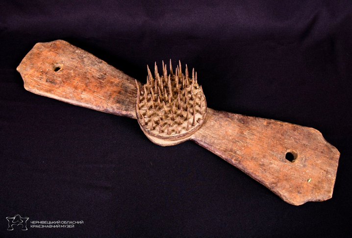 Чернівецькому краєзнавчому музею подарували старовинні предмети побуту