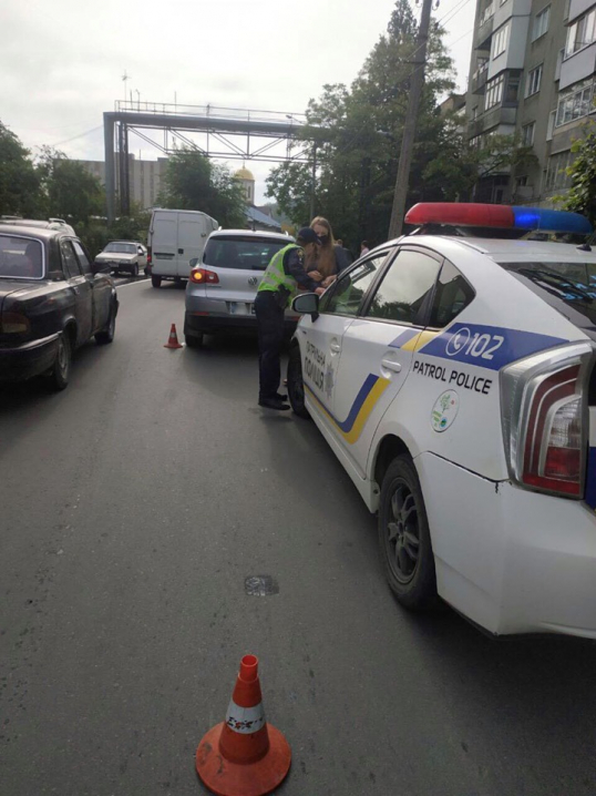 Потрійна аварія на вулиці Білоруській у Чернівцях