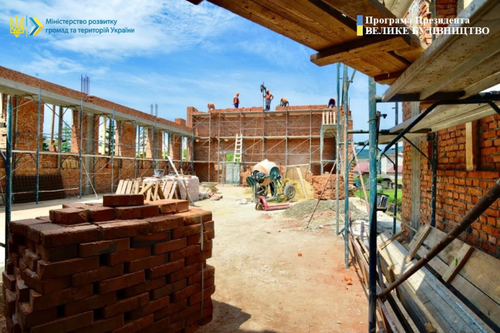 Мінрегіон перевірив процес реконструкції школи в селі Горішні Шерівці