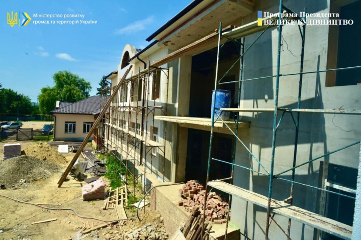 Мінрегіон перевірив процес реконструкції школи в селі Горішні Шерівці