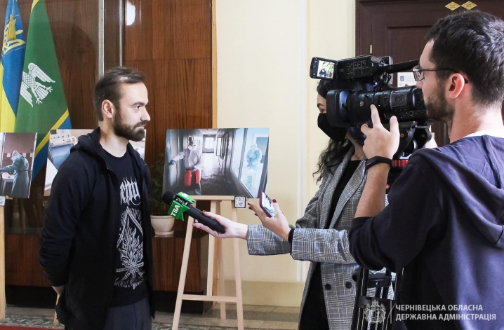 Боротьба за подих:  у Чернівцях пройшла фотовиставка до Дня медика